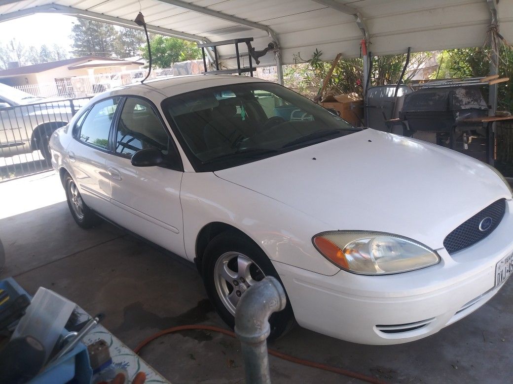 2004 Ford Taurus