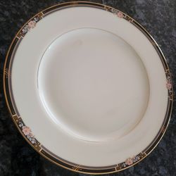 9 Mikasa Fine China Dinner Plates - Florisse Black Pattern (L2841)