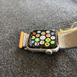 Apple Watch SE (cracked screen but works)