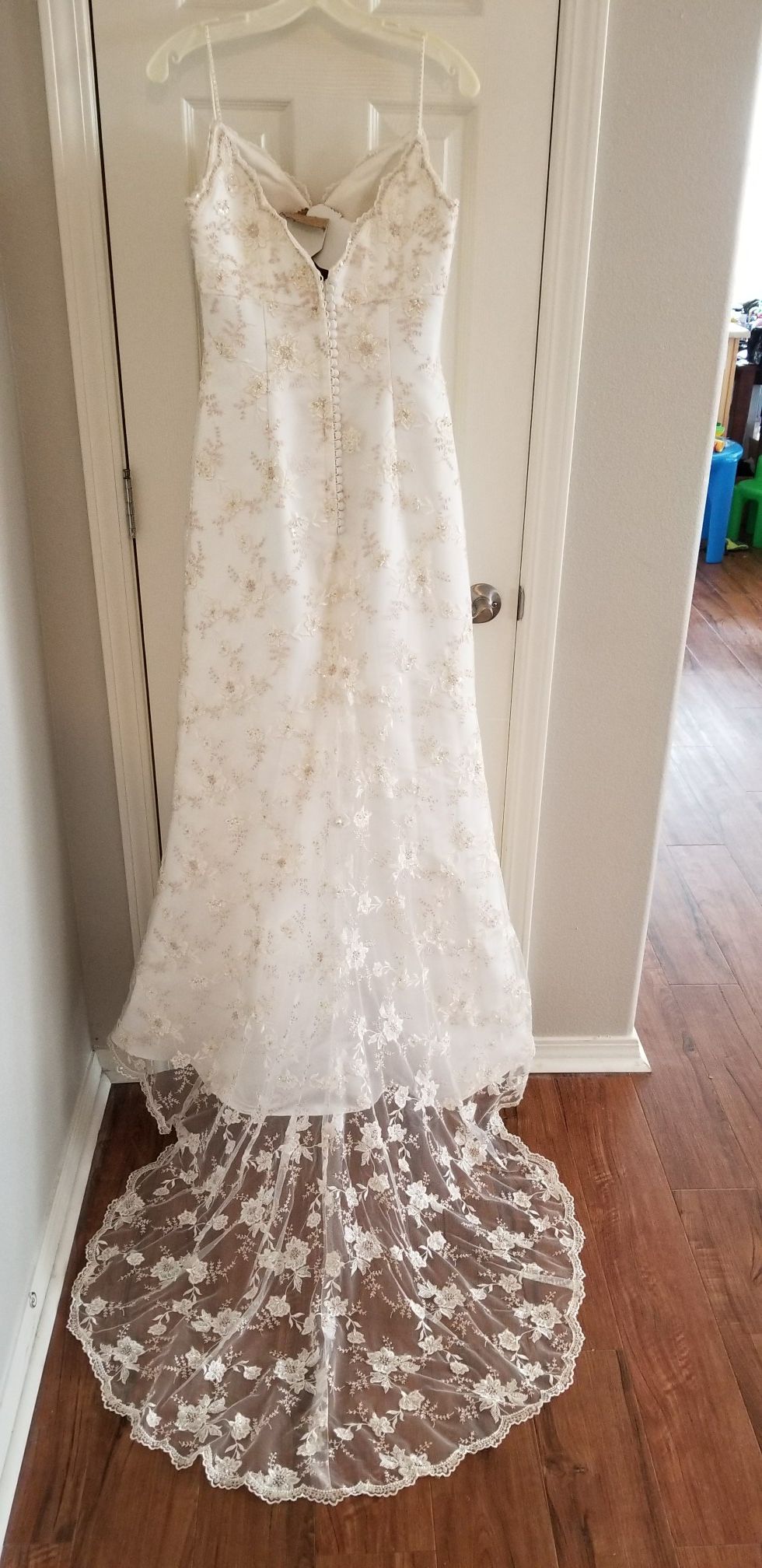 Gorgeous Hand Embroidered Oleg Cassini Wedding Dress Sz 8
