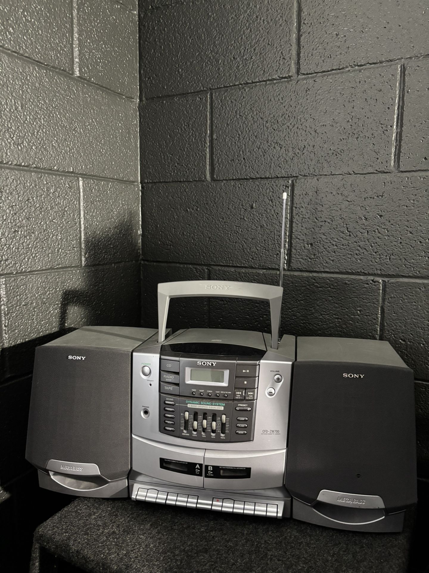 SONY CD PLAYER/ CASSETTE & RADIO