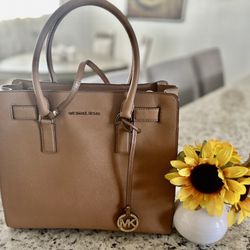 AUTHENTIC Michael Kors Dillon Large NS Saffiano Leather Tote Handbag Acorn Brown