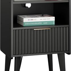 Fluted Nightstand with Charging Station, Modern Bedside Table with Drawer,Black Nightstand with Solid Wood Legs, End Table,Side Table for Living Room,