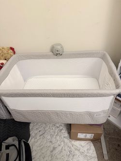 Ronbei Baby Bassinet with Mattress