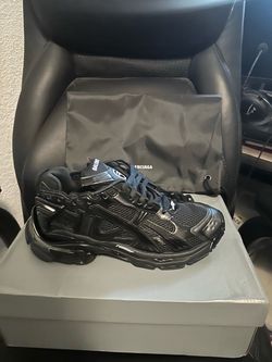 Balenciaga runners black