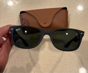 Ray-Ban Black Wayfarer Sunglasses with Case