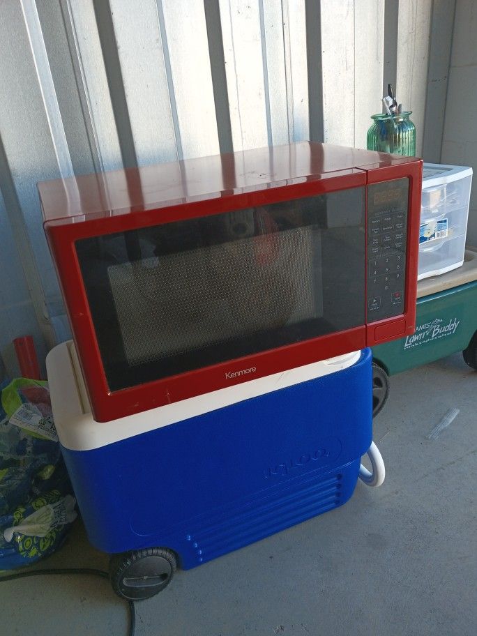 1100 W Kenmore Microwave Oven. $50.