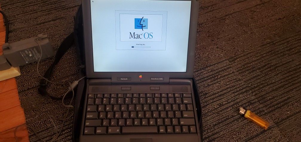 Macintosh PowerBook 3400 Series. Includes Original Power Supply and Carrying Bag. Excellent Condition.  See pics for Description.