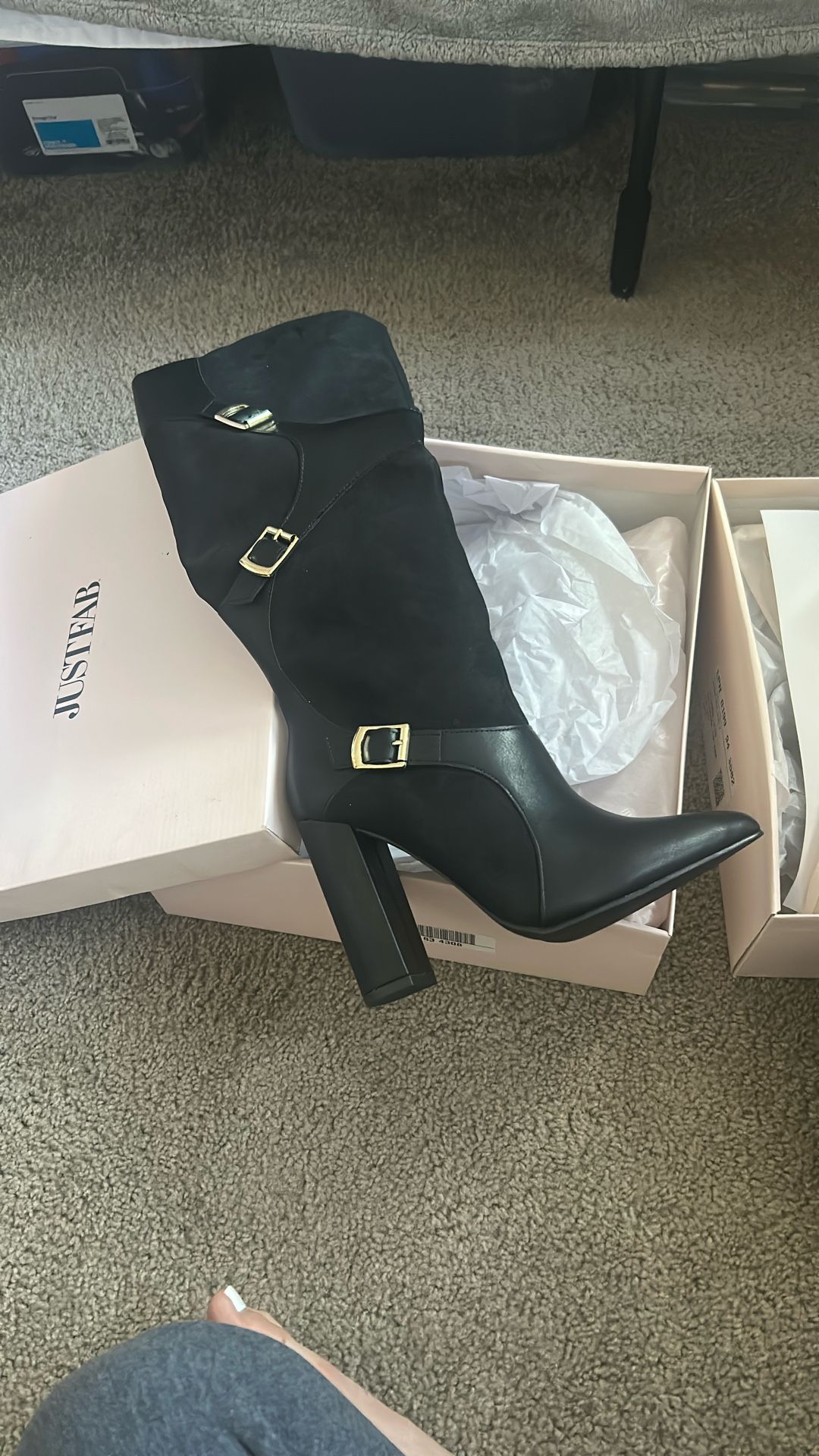 JustFab woman’s Boots Brand new 8.5 40.00$$ OBO