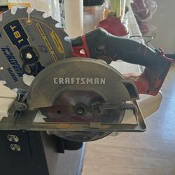 Craftsman Saw With 2 Recharge  Batt/Extra Blade Saw