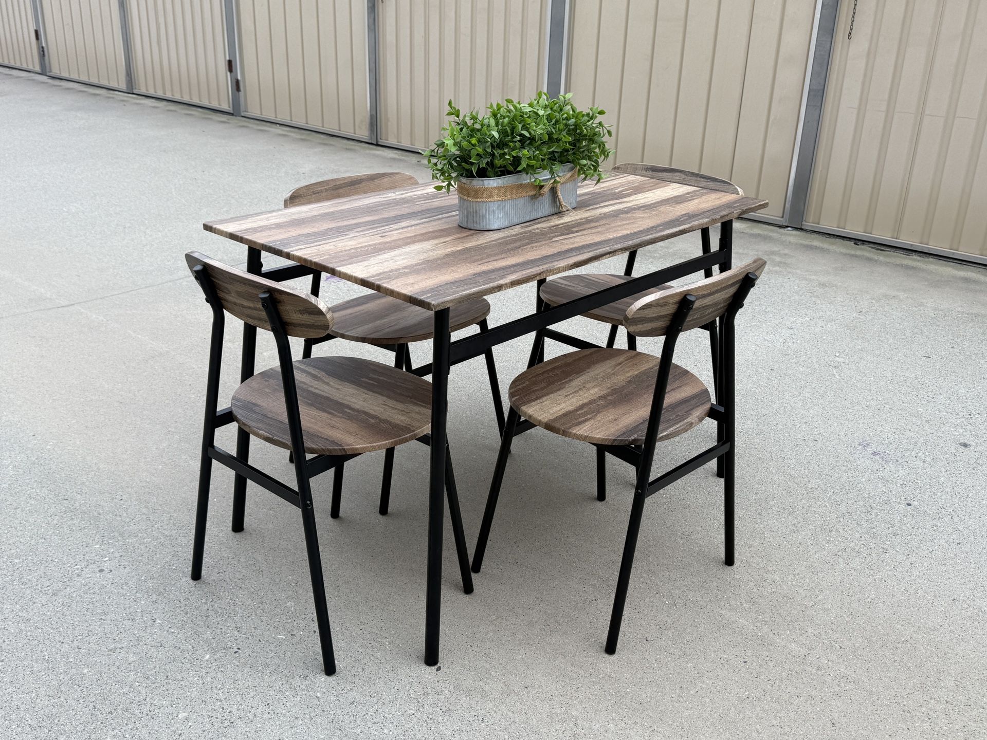 Beautiful Dining Table Set