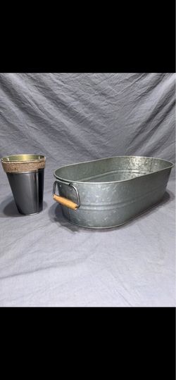 Large Galvanized Metal Beverage Tub / Planter and mini bucket