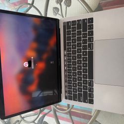 Mac Book Pro With Touch Bar