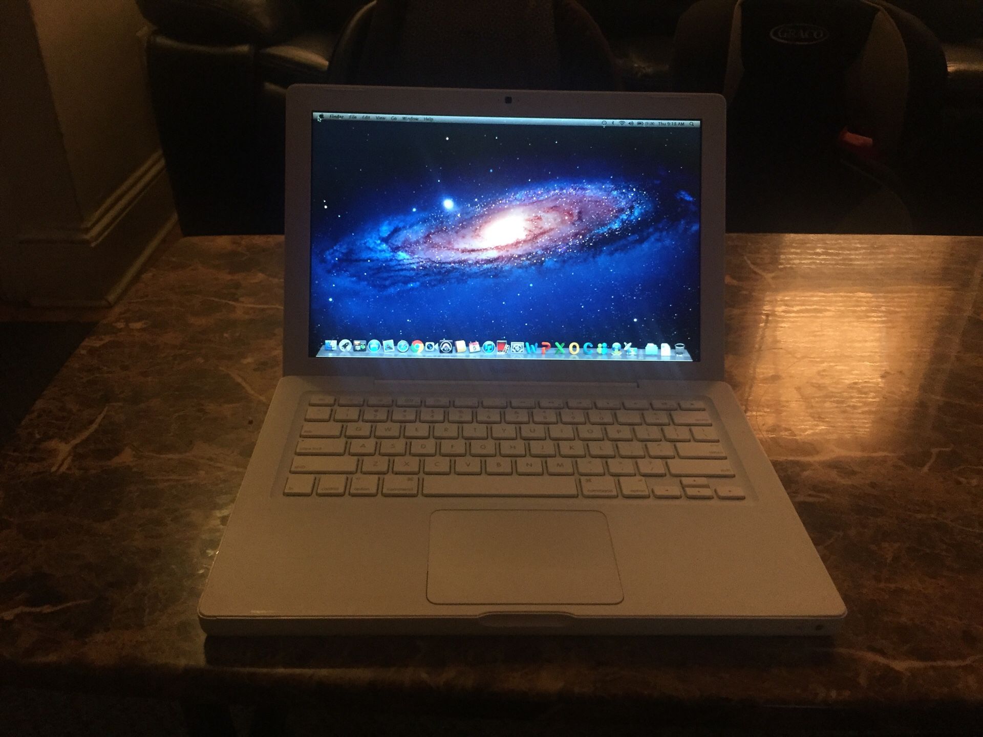 Apple MacBook 2008 Fully working with Office 2011 & ProTools 10 Charger included No locks!