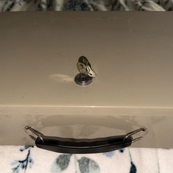 Metal Lockbox w/Key
