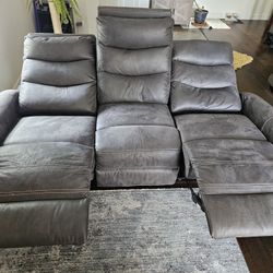 Electric Reclining Couch. Clean And No Damage.