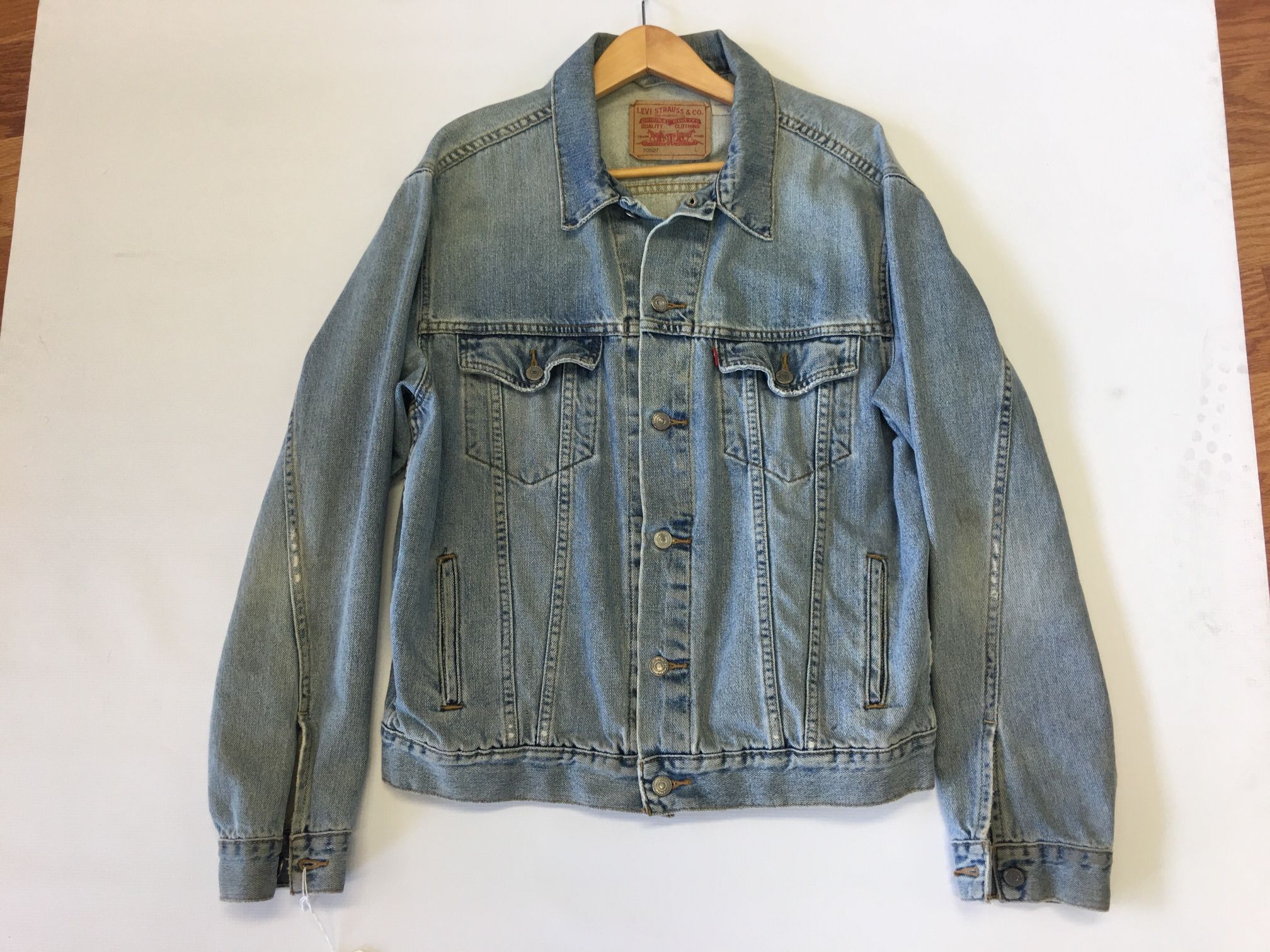 VINTAGE DENUM JACKET  LEVI STANDARD TRUCKER SIZE LARGE EXCELLENT CONDITION   RIGHTEOUS RELICS 129 W. LAKE MEAD PKWY HENDERSON, NV 89015 BUILDING B, SU