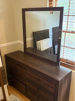 Dresser with 6 drawers and a mirror