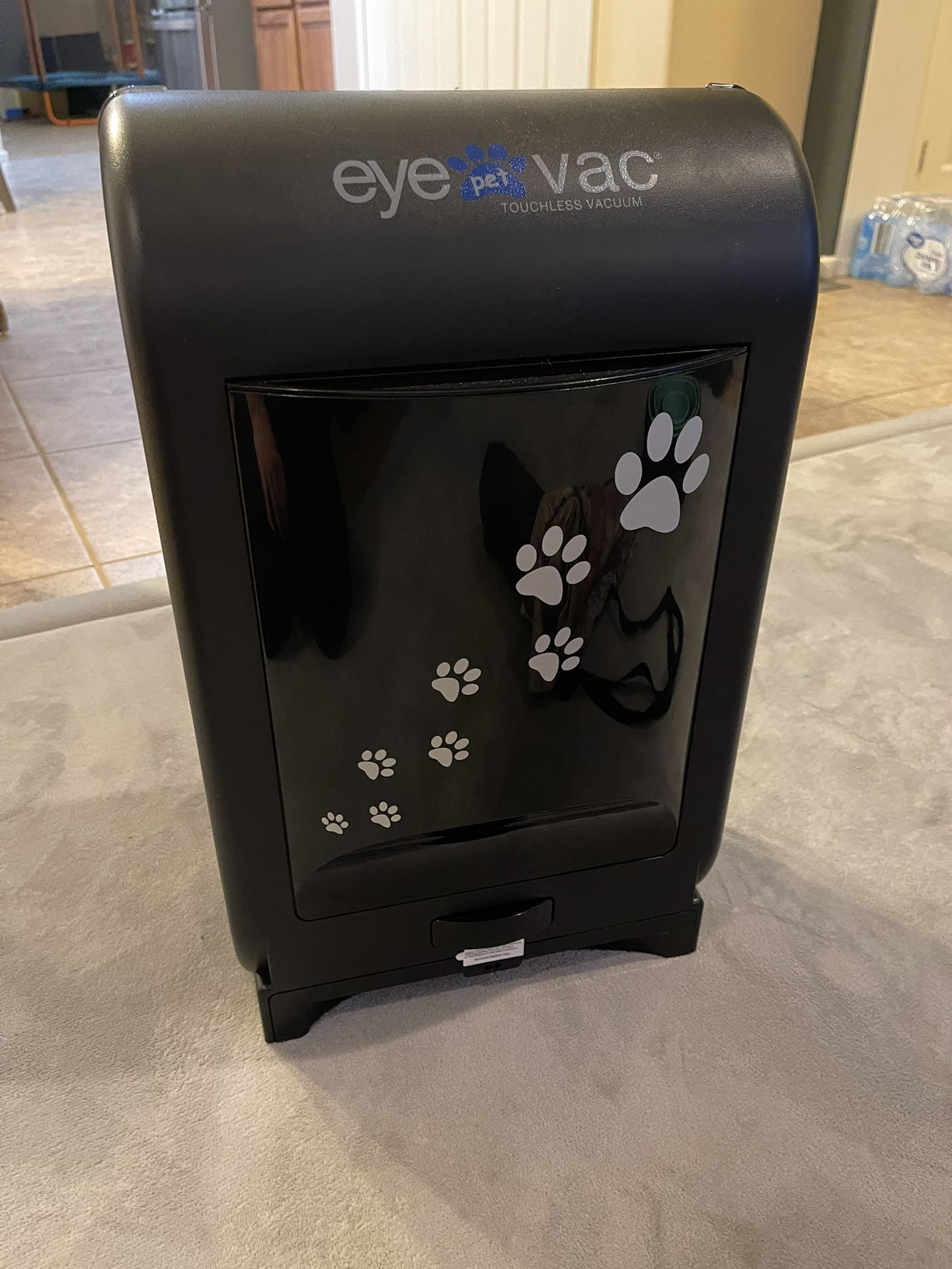 EyeVac Pet Touchless Vacuum