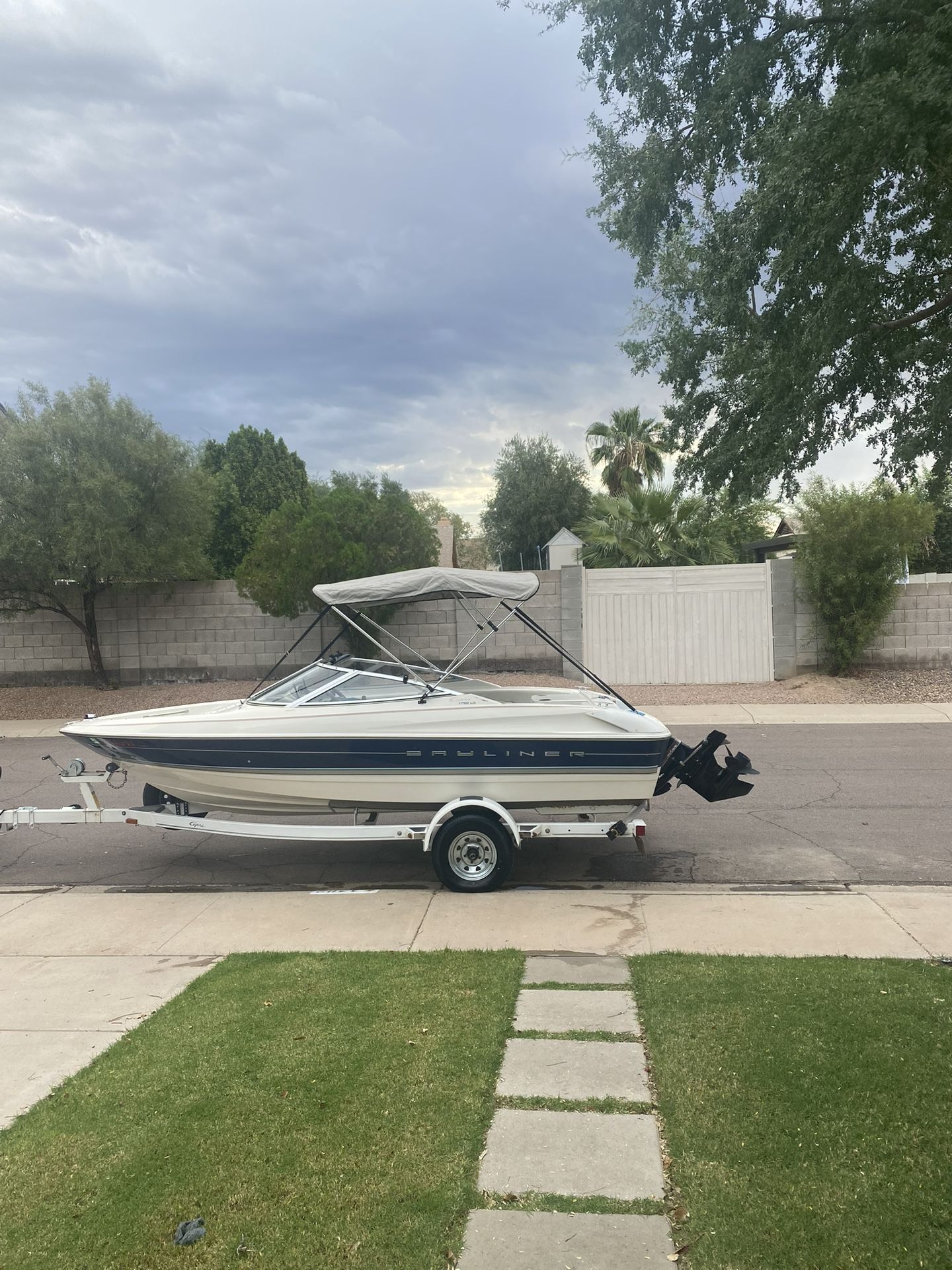 1998 Bayliner Capri 1750