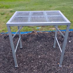 MESA METALICA  MULTIUSOS .