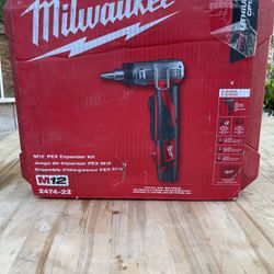 Milwaukee M12 12-Volt Lithium-Ion Cordless ProPEX Expansion Tool Kit with (2) 1.5Ah Batteries, (3) Expansion Heads and Hard Case
