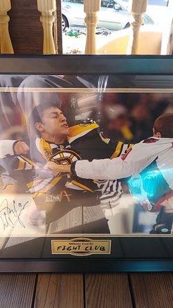 Milan lucic frame signed