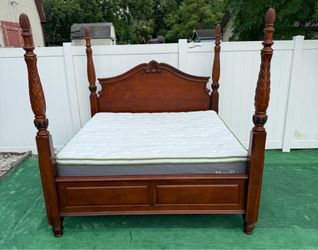 Beautiful solid wood King bed with mattress and Boxspring freen can be delivered for an additional cost Price 250