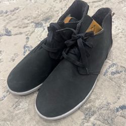 Olukai Hawai'iloa Manu Ihu Mens Chukka Boots US M 8  Lava Rock Nubuck  Shoes