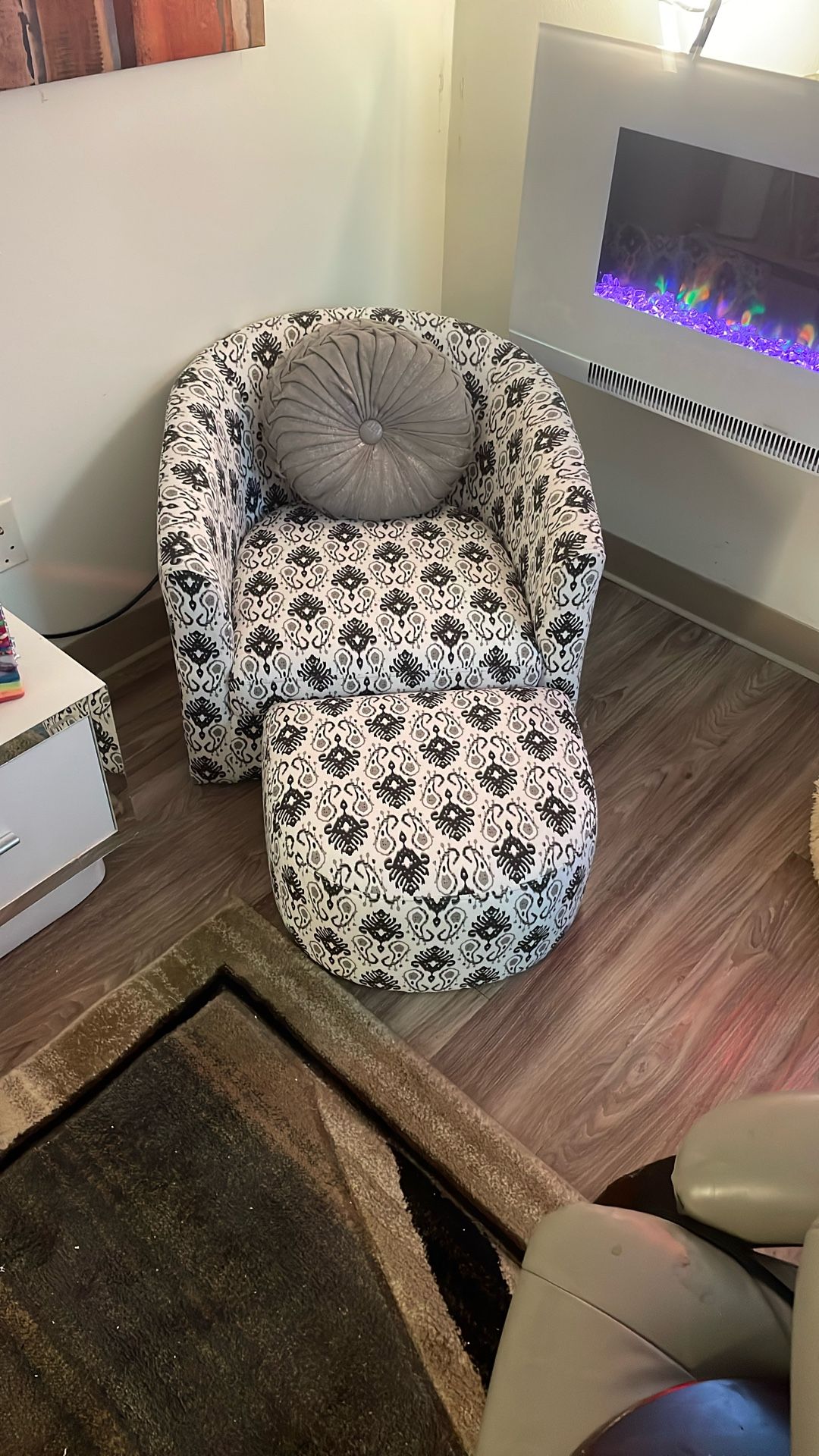 Small Patterned Chair With Ottoman