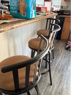 3 Bar stool