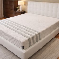 Leesa Sapira Hybrid Mattress – King.  Like New