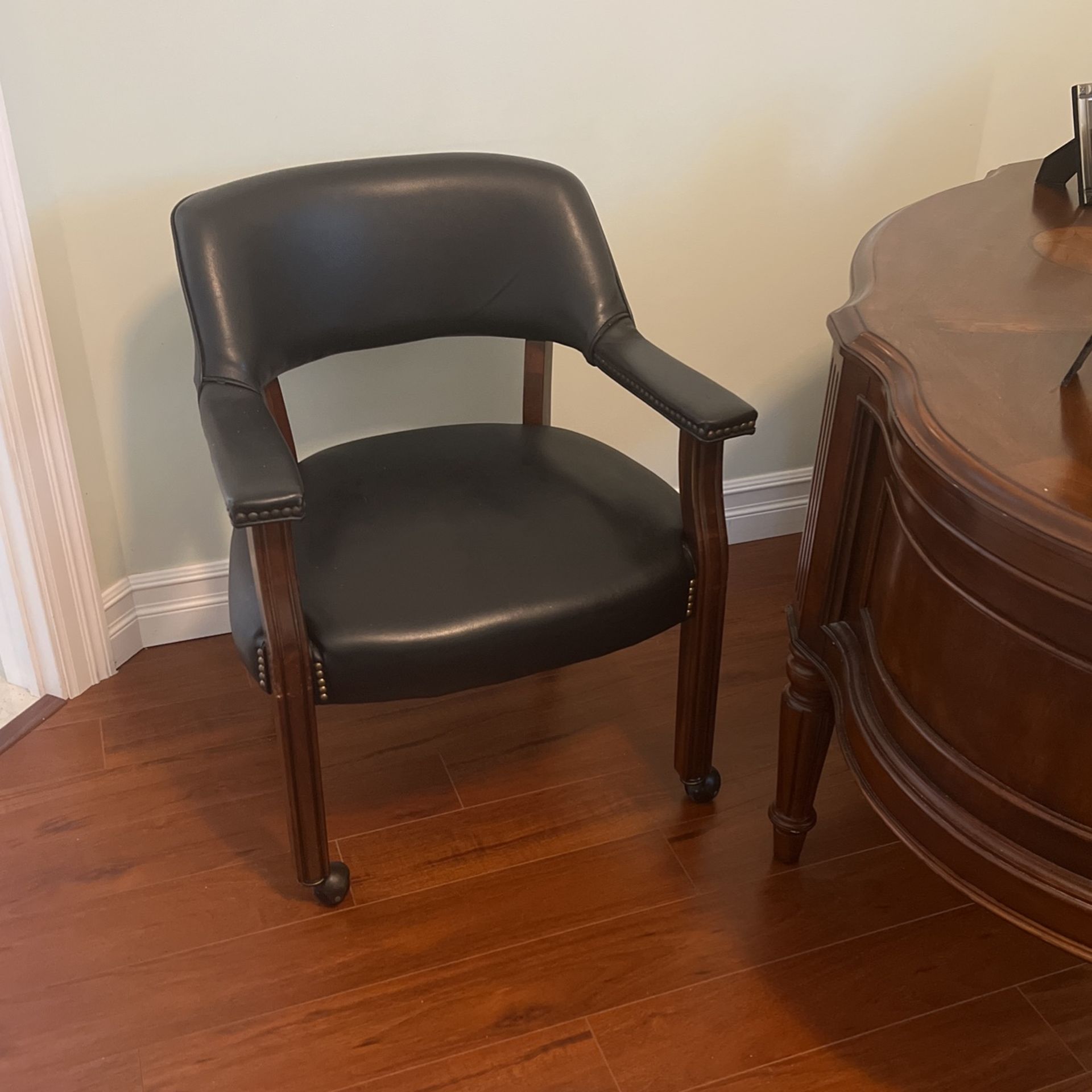 Pu Leather Armchair on Wheels for Desk 