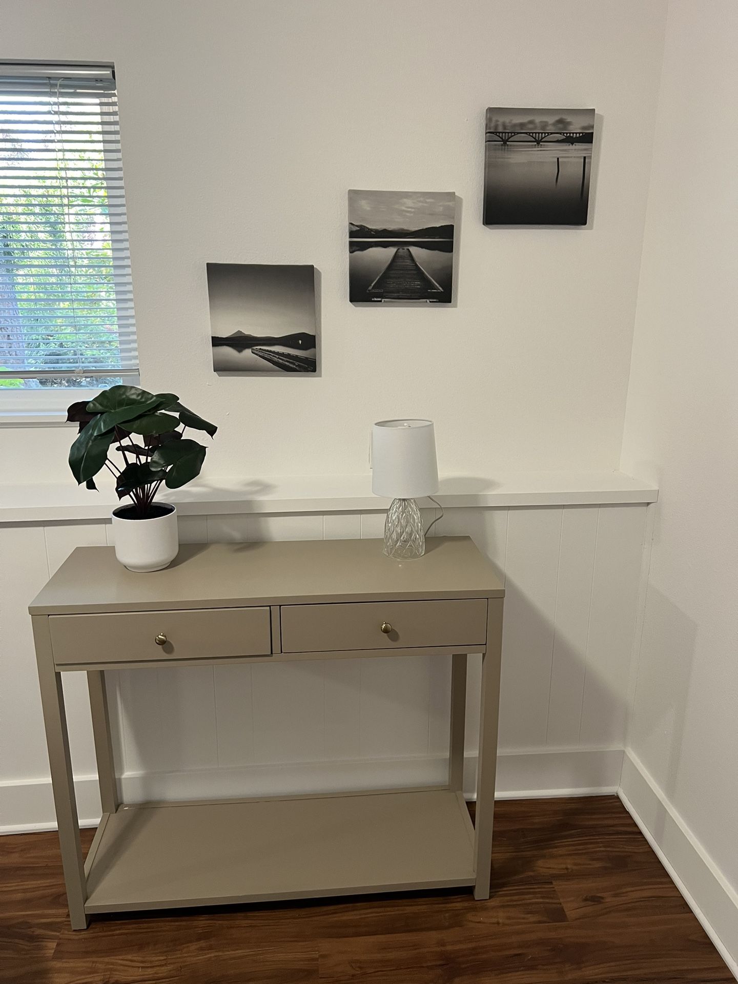 Entrance Table:////New///Study And Office Table 