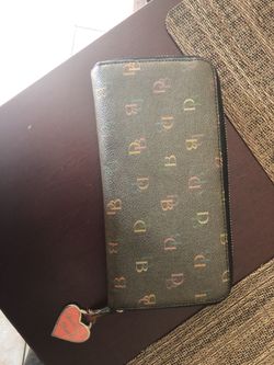 Dooney & Bourke woman’s wallet