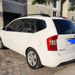 2009 KIA Rondo