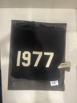 Essential Hoodie 1977