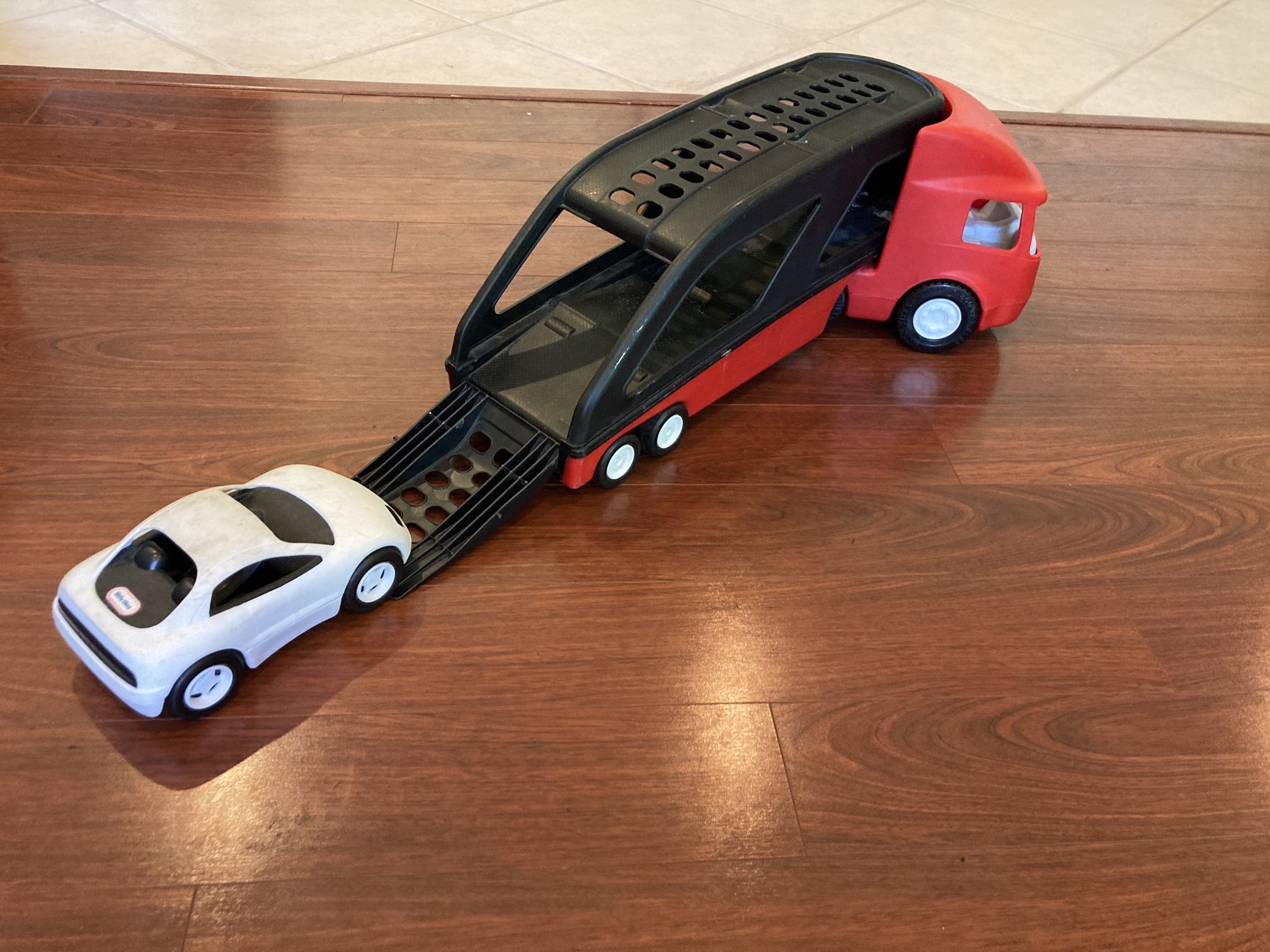 Little Tikes Semi Truck Car Hauler w/1 Car Carrier Trailer Big Rig