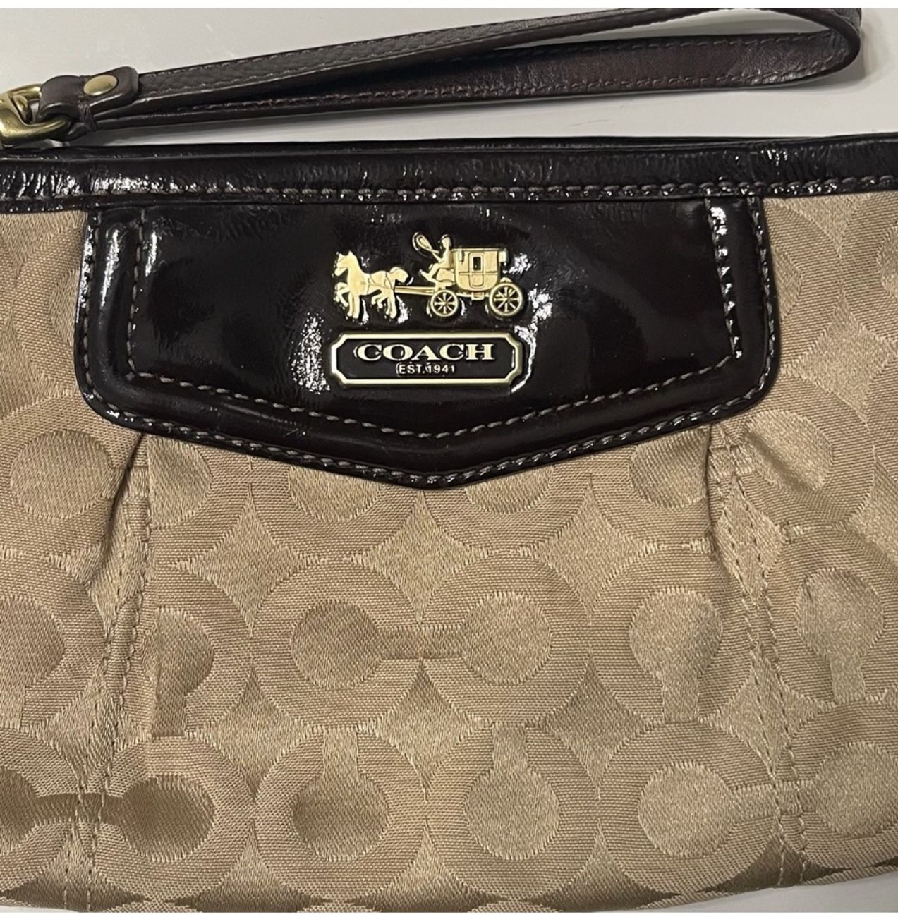 Coach wristlet, used good condition.