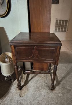 Old Vintage Sewing Machine!