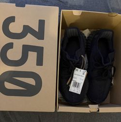 Yeezy Boost 350 V2 Size 7.5 ONYX $200