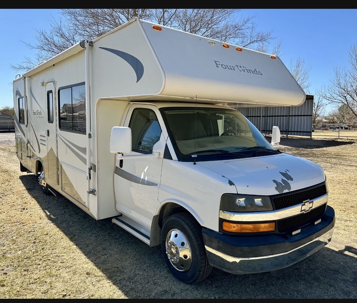 2005 Chevy Four Winds 5000
