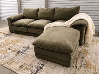 🌿 Brand New Olive Green Sectional 🌿