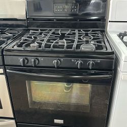 Frigidair Gallery Gas Stove In Black With 5 Burners.