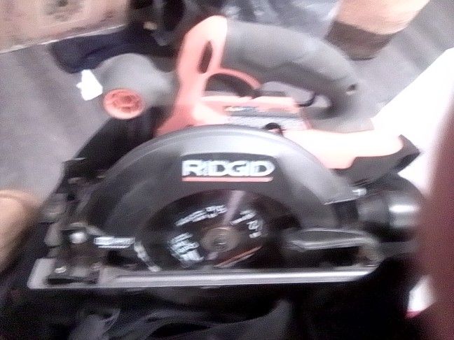 Rigid 18 Volt/6 1/2 " SubCompact Brushless Circular Saw