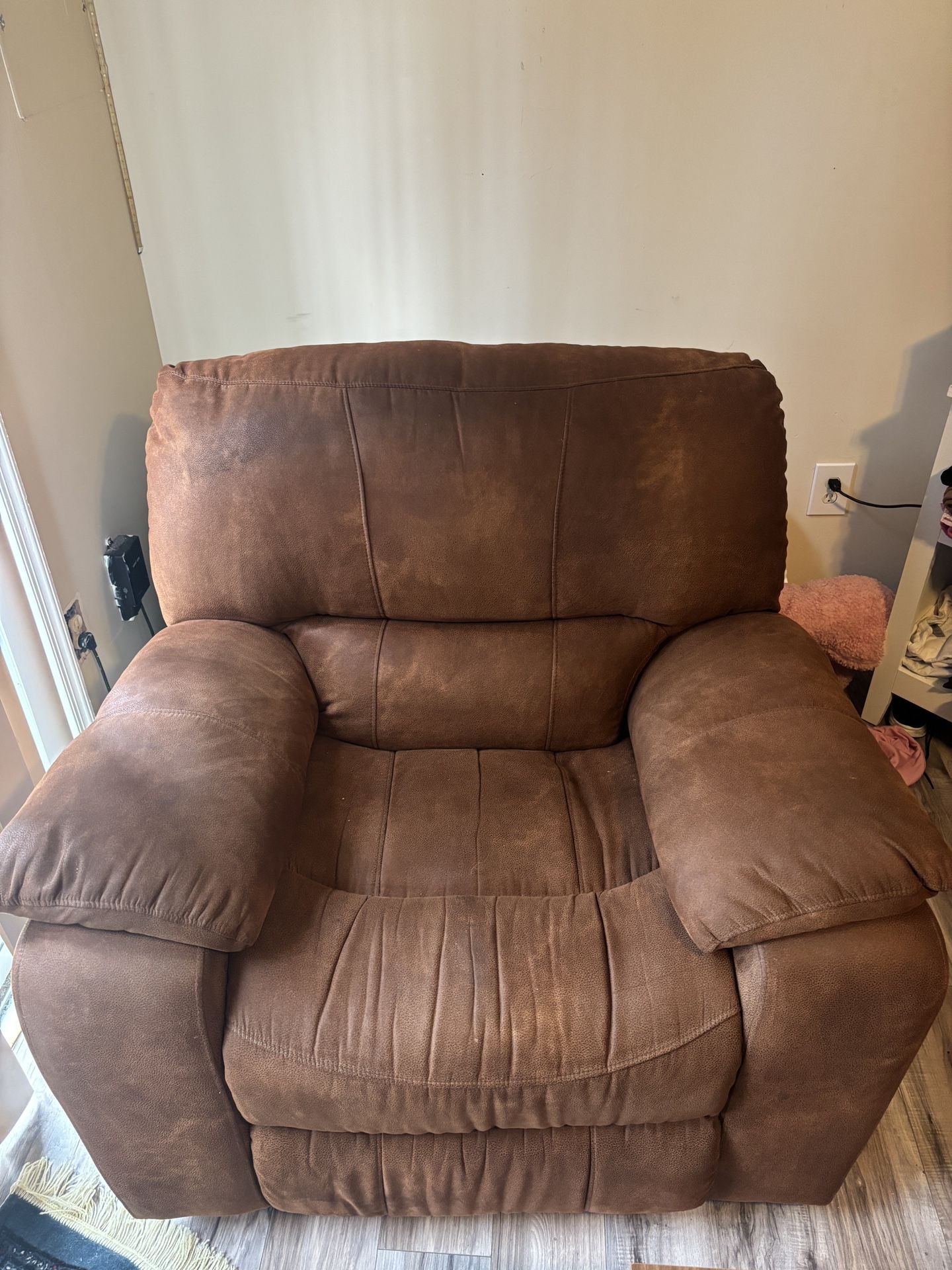 Recliner Chair NEED GONE ASAP PRICE If Firm 