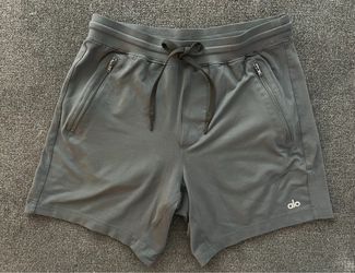 ALO Yoga Men's Charcoal Gray Performance Drawstring Shorts