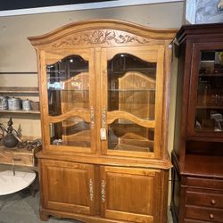 China Cabinet: Ethan Allen Honey Tone Wood China Cabinet W/ 2 Upper Lights For Night Display SKU 87PCJV