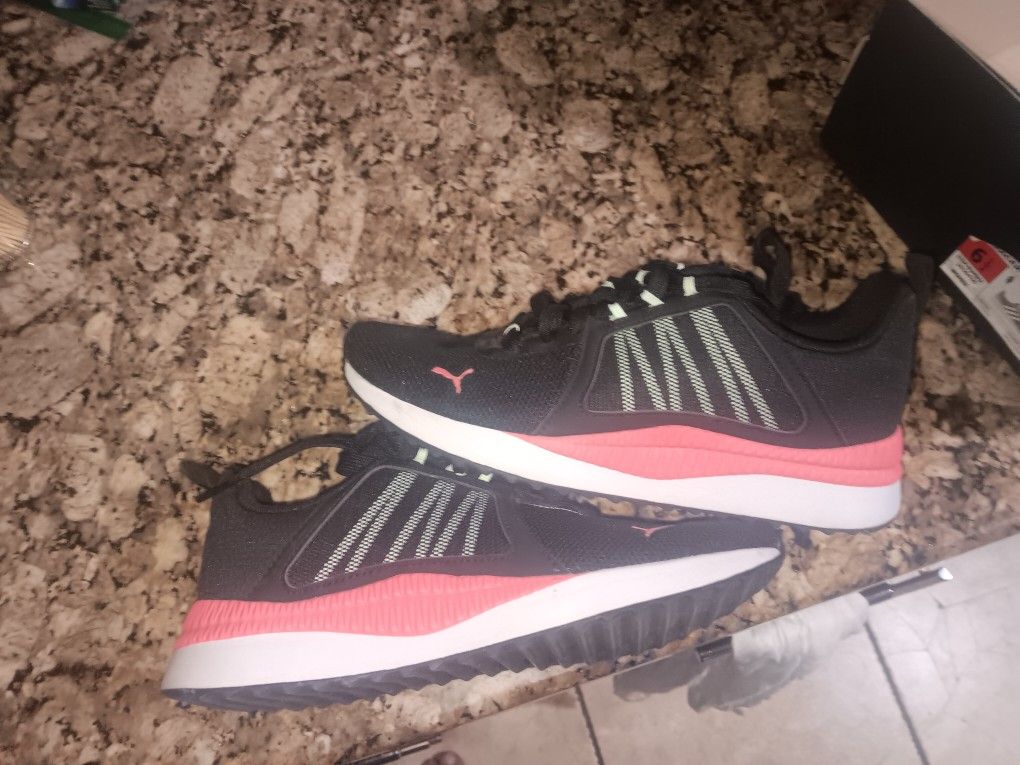 Women's Pumas Net Cage Shoes