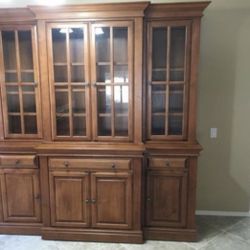 Dining Room Buffet / Hutch